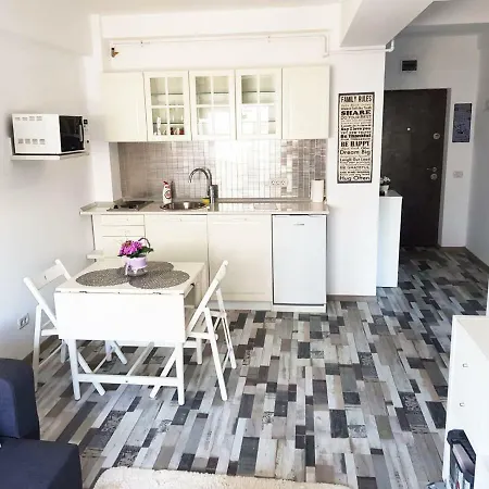 Summer House Mamaia